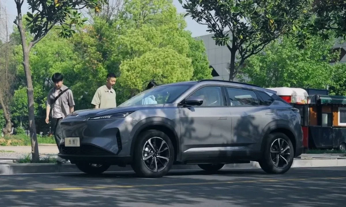 کراس‌اوور هدموس ۰۶ محصول مشترک دانگ‌فنگ و پژو سیتروئن عرضه شد