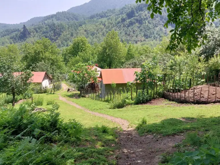 آبشار لوشکی گیلان؛ رقص طبیعت با موسیقی آب 12 روستای درزکری