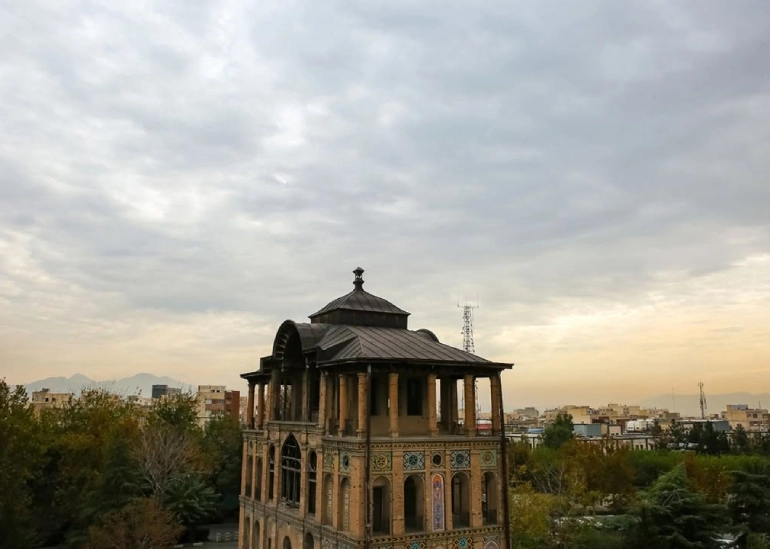 عمارت کلاه فرنگی عشرت آباد