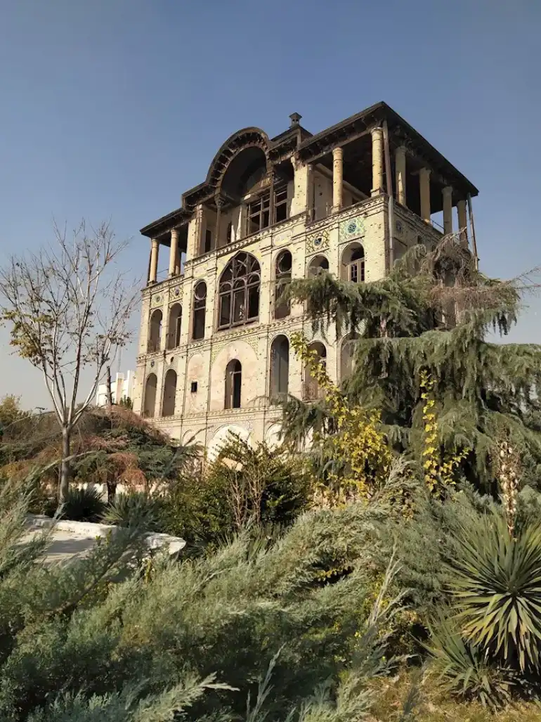 باغ و محوطه عمارت کلاه فرنگی