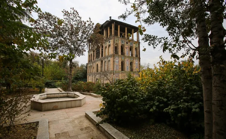 معماری عمارت کلاه فرنگی تهران