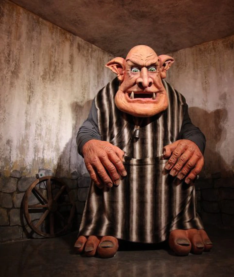 سرزمین افسانه‌های ایرانی برج میلاد