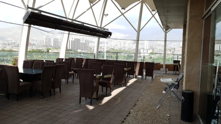 رستوران گردان برج میلاد