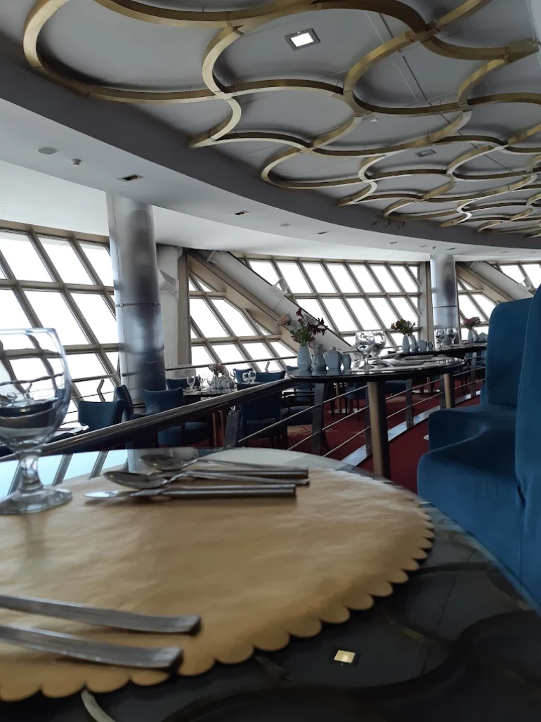 کافه رستوران ایوان برج میلاد