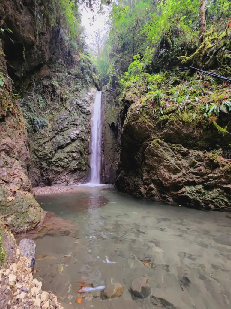 آبشار سنگ درکا کجاست؟