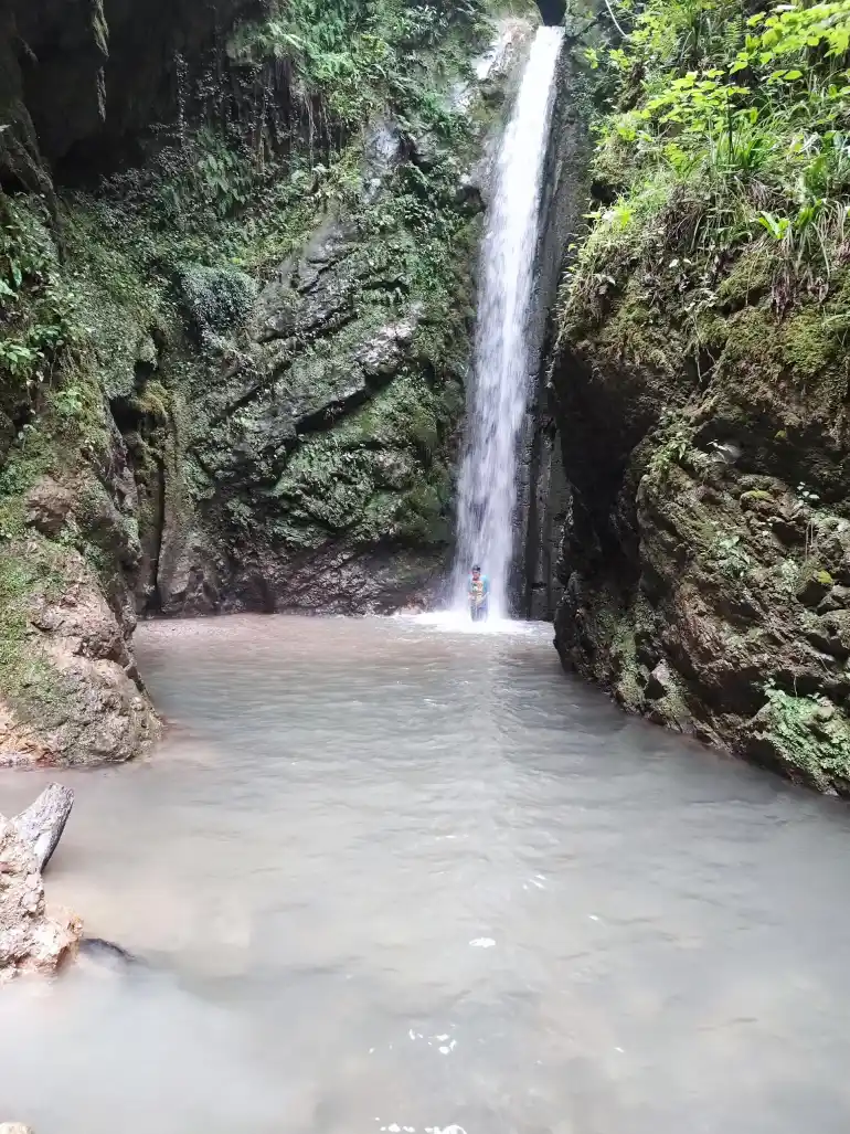 آبشار سنگ درکا