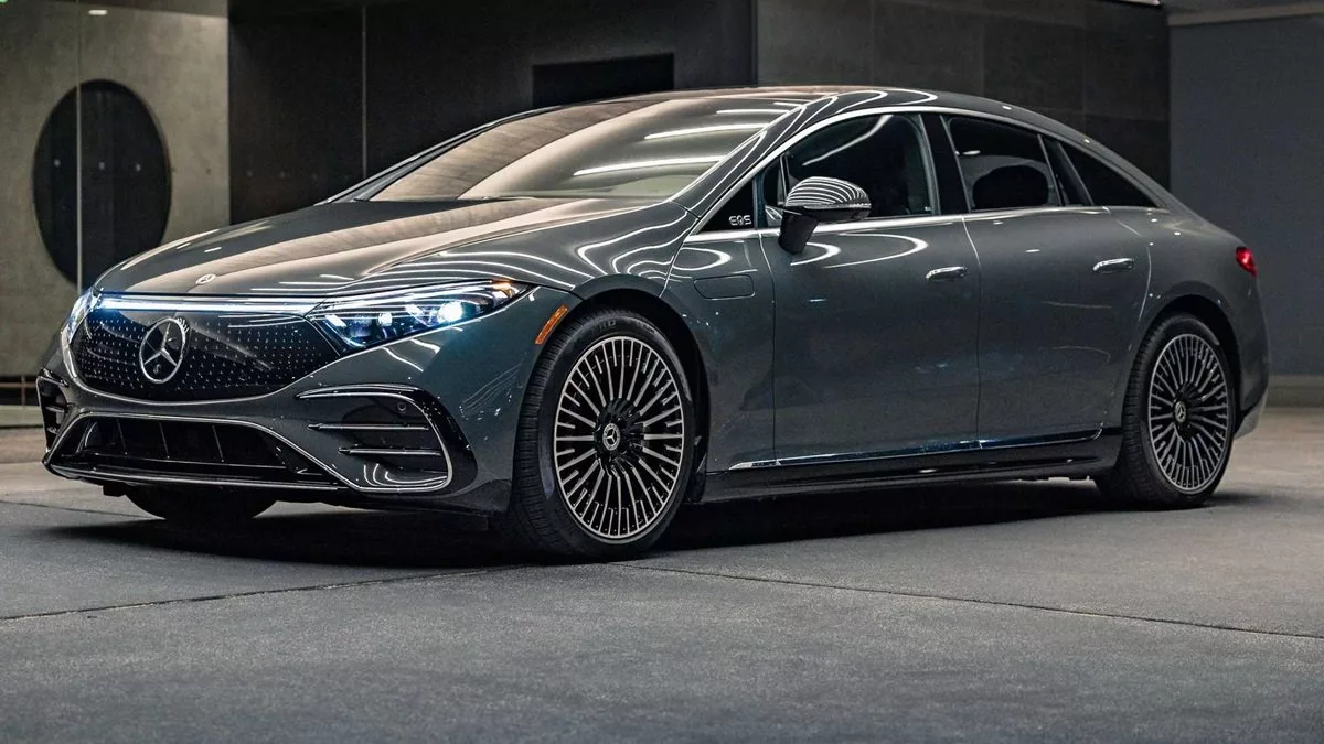 طراحی آینده‌نگرانه مرسدس EQS به فروش آن ضربه زده است