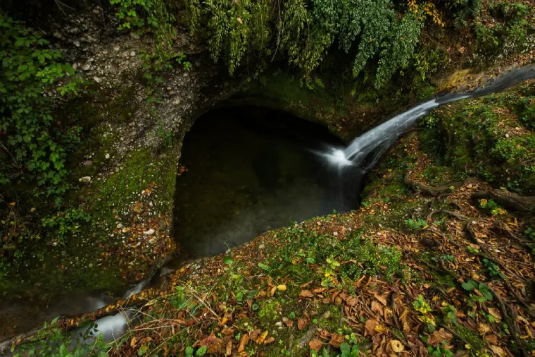 آبشار و روستای زیولا 