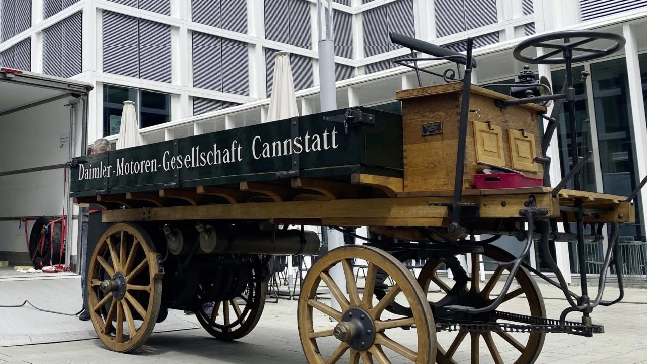 اولین کامیون بنزینی کمپانی دایملر درحال بازسازی است