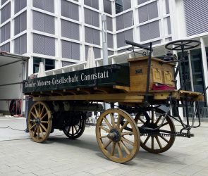 اولین کامیون بنزینی کمپانی دایملر درحال بازسازی است