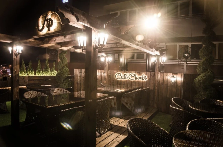 کافه چوبی پلاس رشت