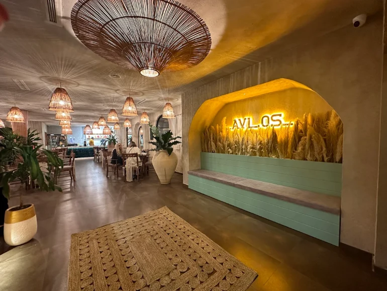 کافه آولوس رشت