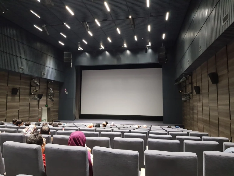 پردیس سینمایی چارسو