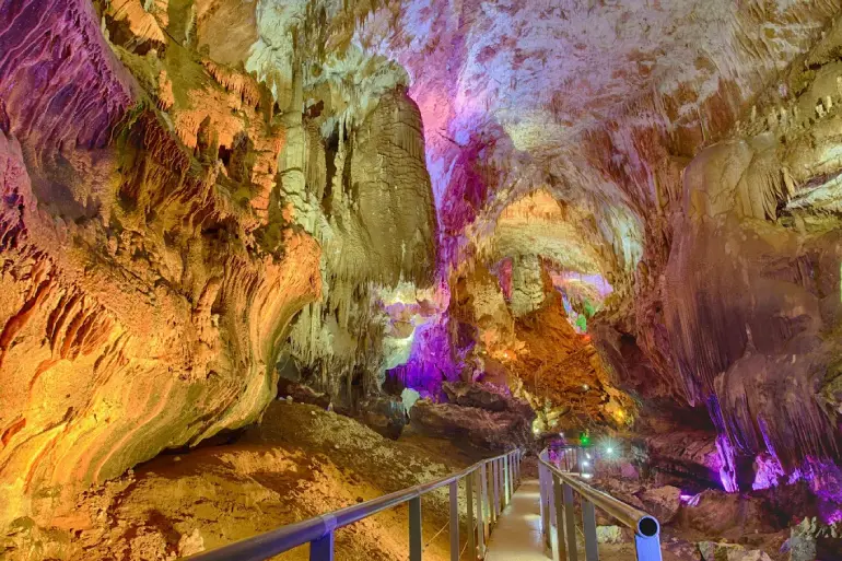 غار پرومتئوس (Prometheus Cave)