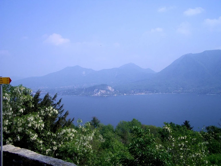 دریاچه ماجوره (Lake Maggiore)