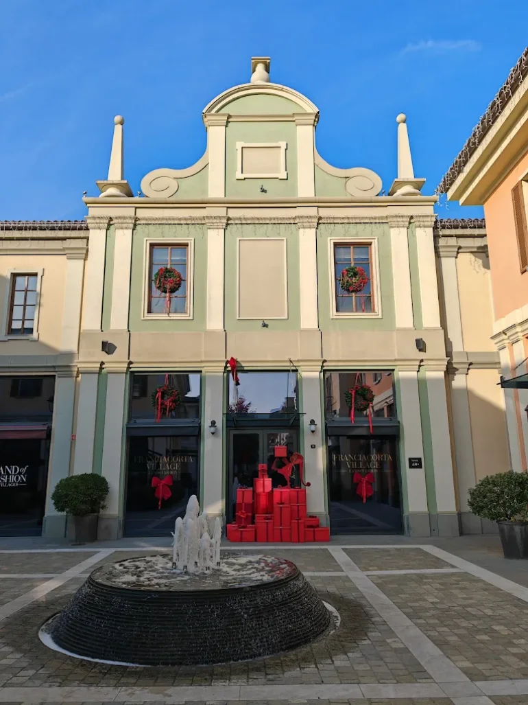 مرکز خرید فرانچیاکورتا (Franciacorta Outlet Village, Rodengo Saiano)