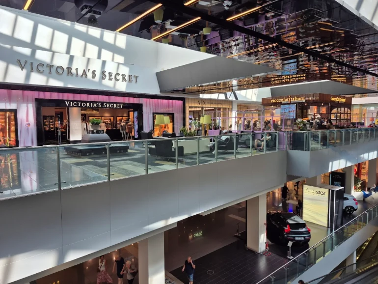 مرکز خرید پورتا دی رم (Porta di Roma, Rome)