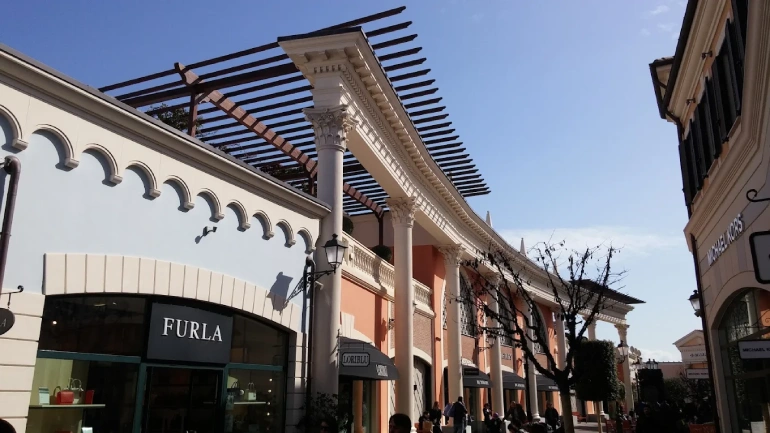 مرکز خرید کستل رومانو (Castel Romano Designer Outlet, Rome)