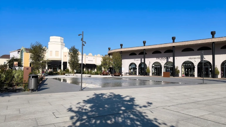 مرکز خرید والمنتونه (Valmontone Outlet, Valmontone)