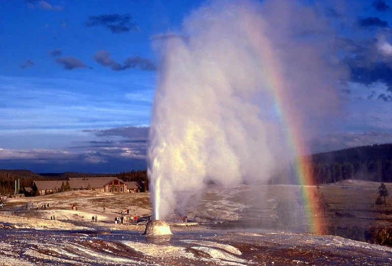 آبفشان‌های طبیعی (Geysers)