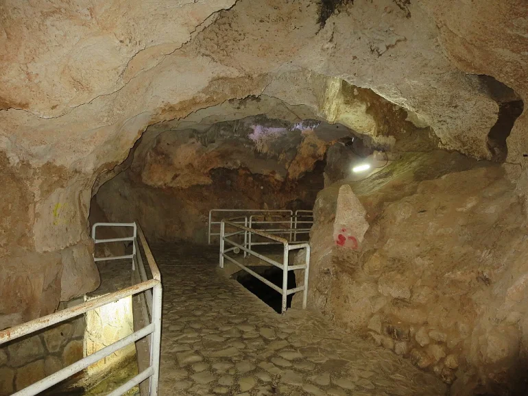 غار قوری قلعه جوانرود