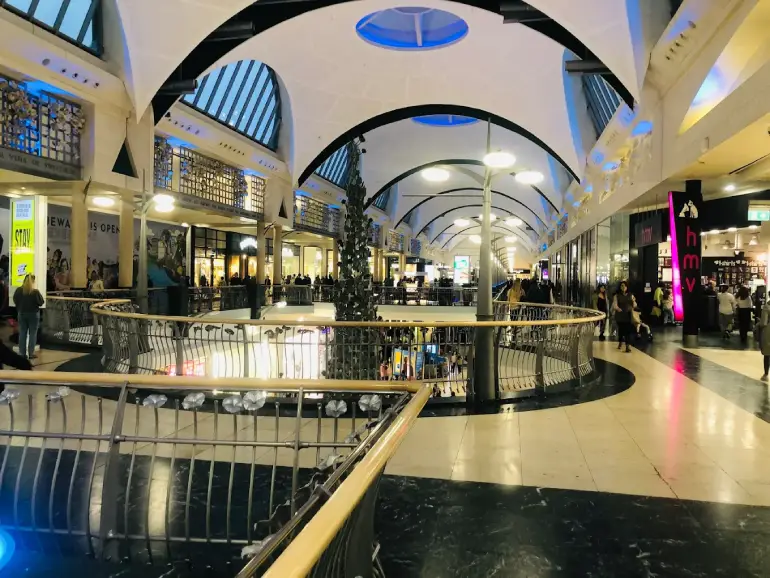 مرکز خرید بلوواتر (Bluewater)