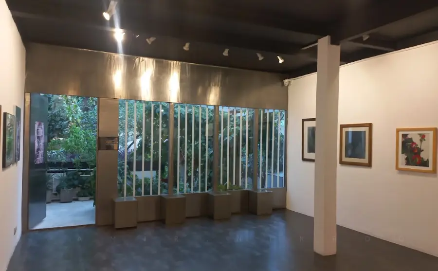 نگارخانه آریا