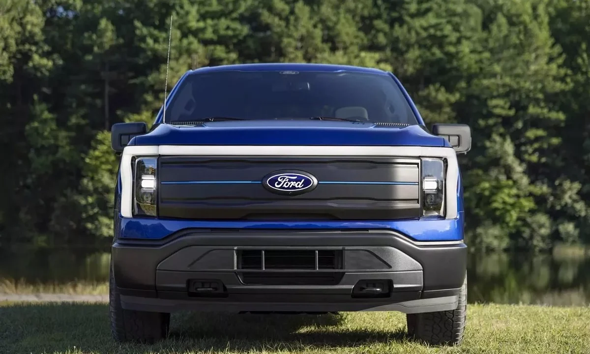فورد احتمالاً پیکاپ برقی F-150 لایتنینگ را از رده خارج می‌کند