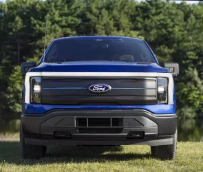 فورد احتمالاً پیکاپ برقی F-150 لایتنینگ را از رده خارج می‌کند