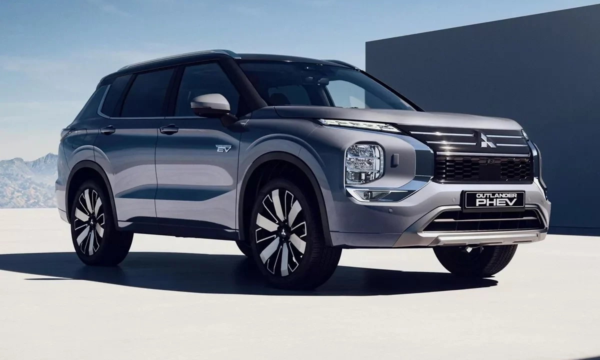 میتسوبیشی اوتلندر پلاگین هیبریدی با باتری بزرگتر اوایل سال ۲۰۲۶ عرضه می‌شود