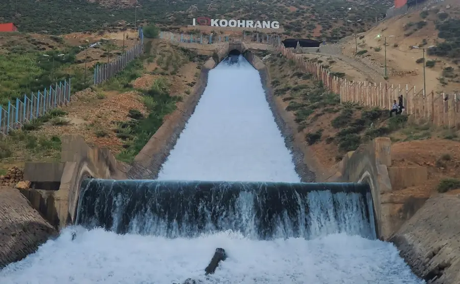 آبشار تونل کوهرنگ